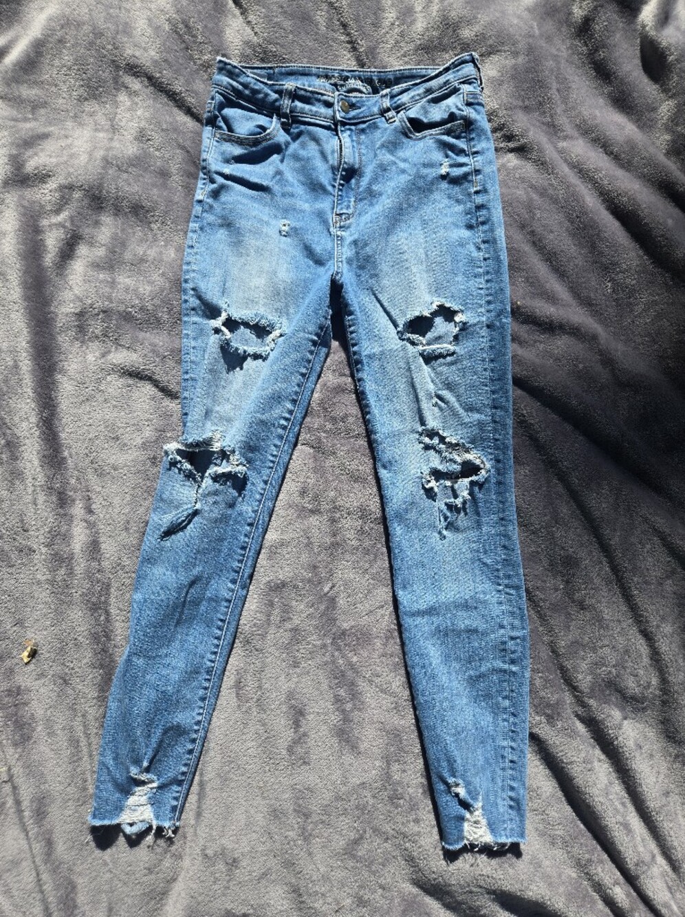 American Eagle Outfitters Distressed Skinny Jeans in Blue
